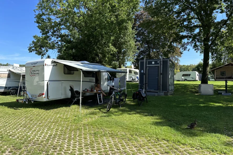 Naturistencampingplatz Niederländischer Wohnmobilstellplatz mit privaten Sanitäranlagen 6