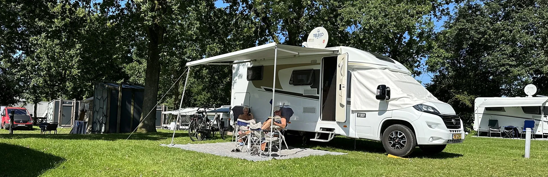 Naturistencampingplatz Niederlande Wohnmobilstellplatz gepflastert 7